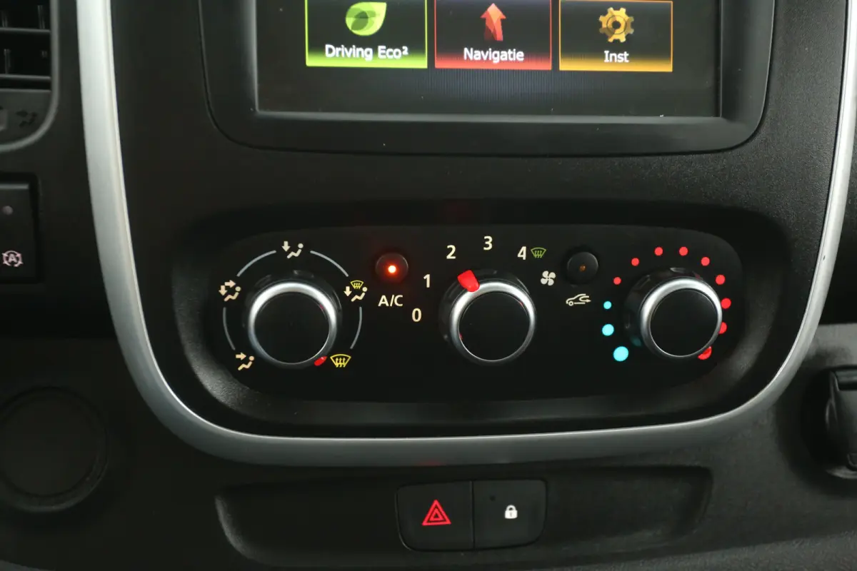 2.0 dCi L2H1 | Airco | Cruise | Camera | Carplay | 3 Zits | Trekhaak | Navi | Parkeersens.