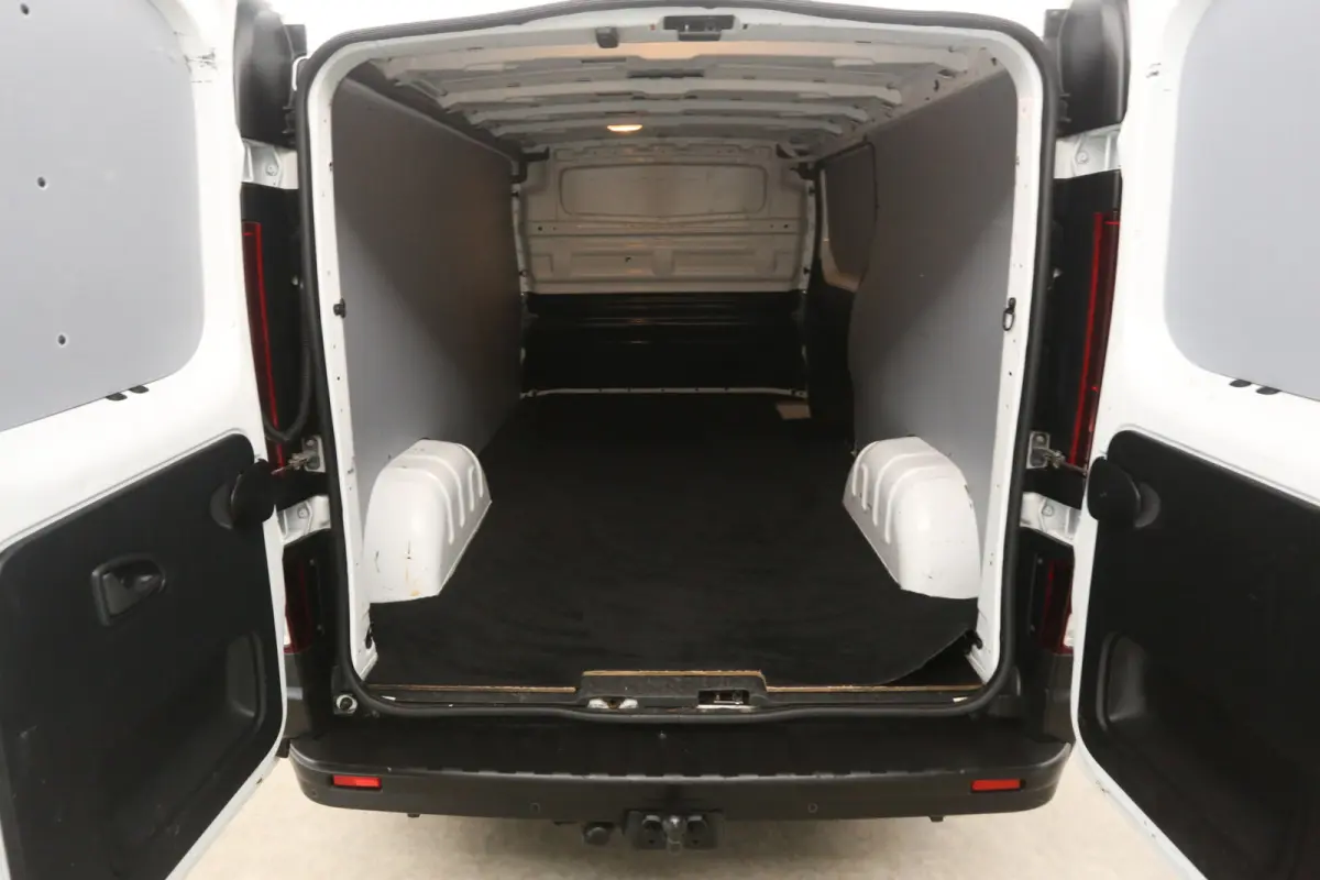 2.0 dCi L2H1 | Airco | Cruise | Camera | Carplay | 3 Zits | Trekhaak | Navi | Parkeersens.