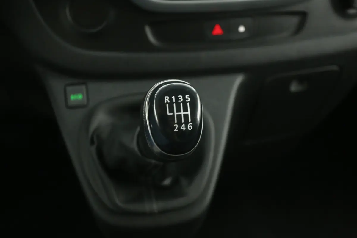 2.0 dCi L2H1 | Airco | Cruise | Camera | Carplay | 3 Zits | Trekhaak | Navi | Parkeersens.