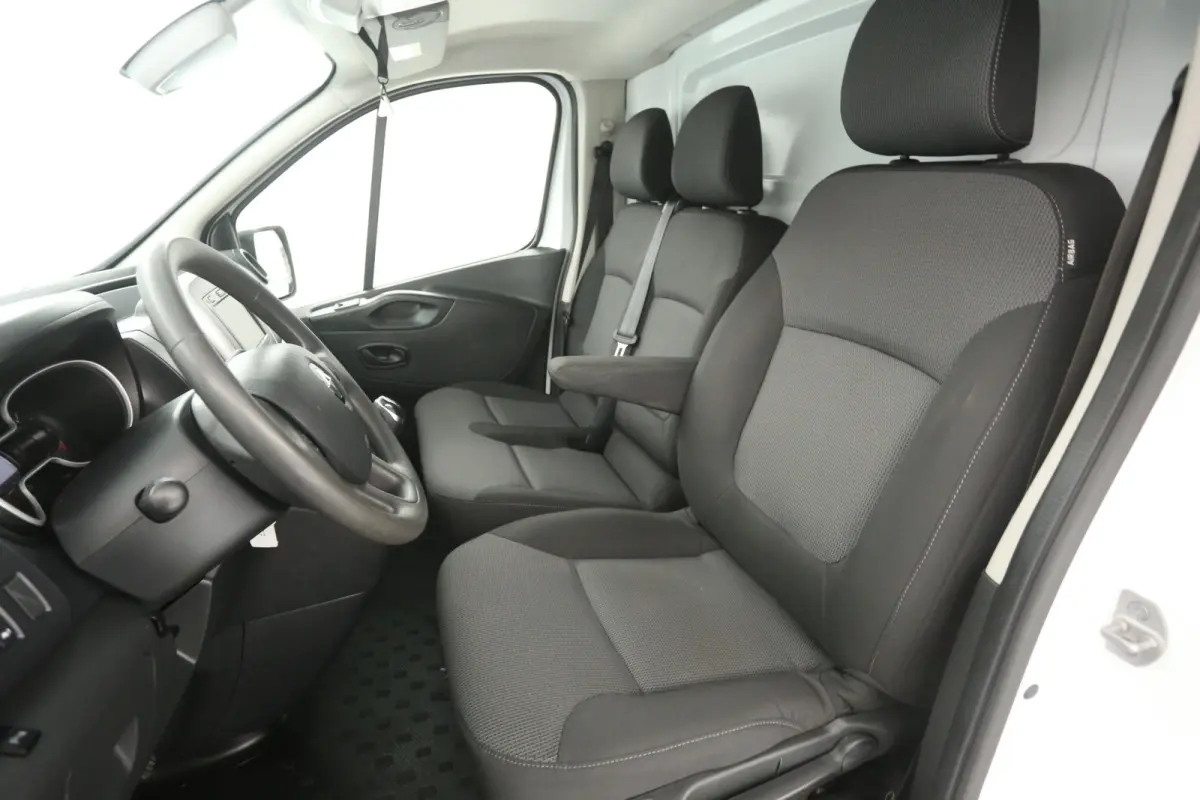 2.0 dCi L2H1 | Airco | Cruise | Camera | Carplay | 3 Zits | Trekhaak | Navi | Parkeersens.