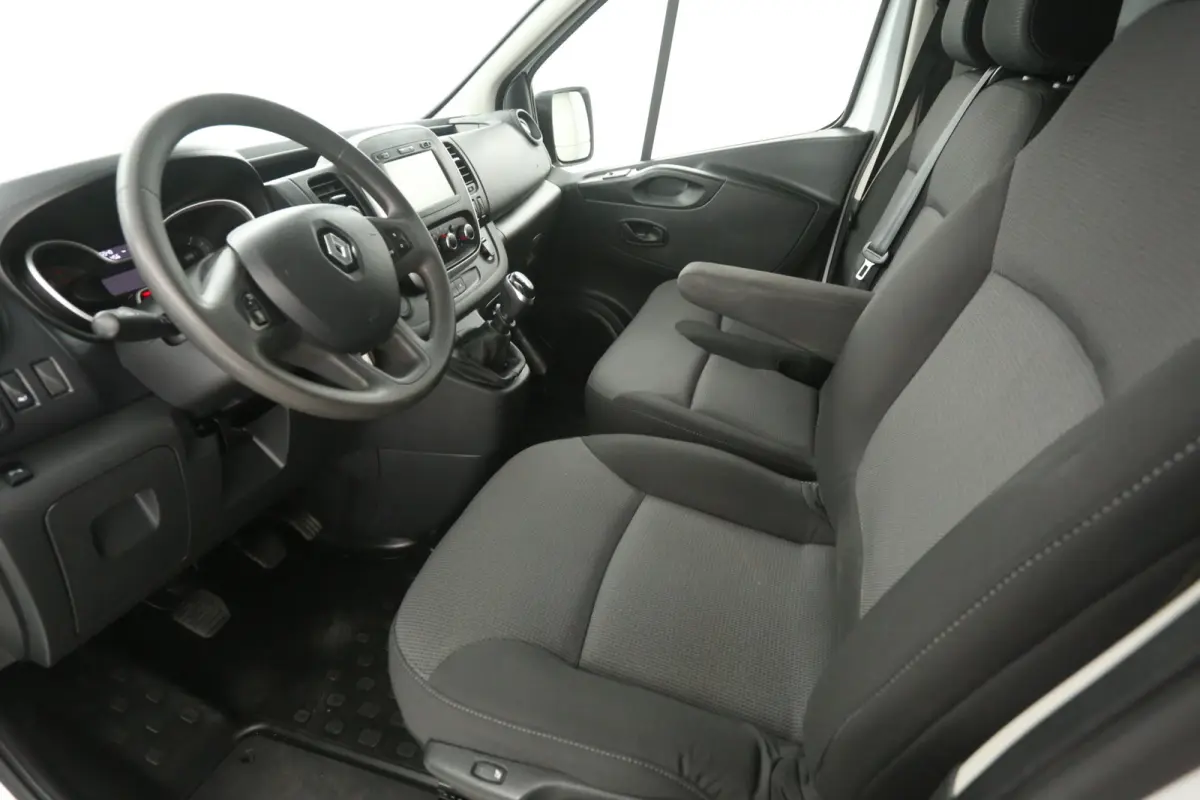 2.0 dCi L2H1 | Airco | Cruise | Camera | Carplay | 3 Zits | Trekhaak | Navi | Parkeersens.