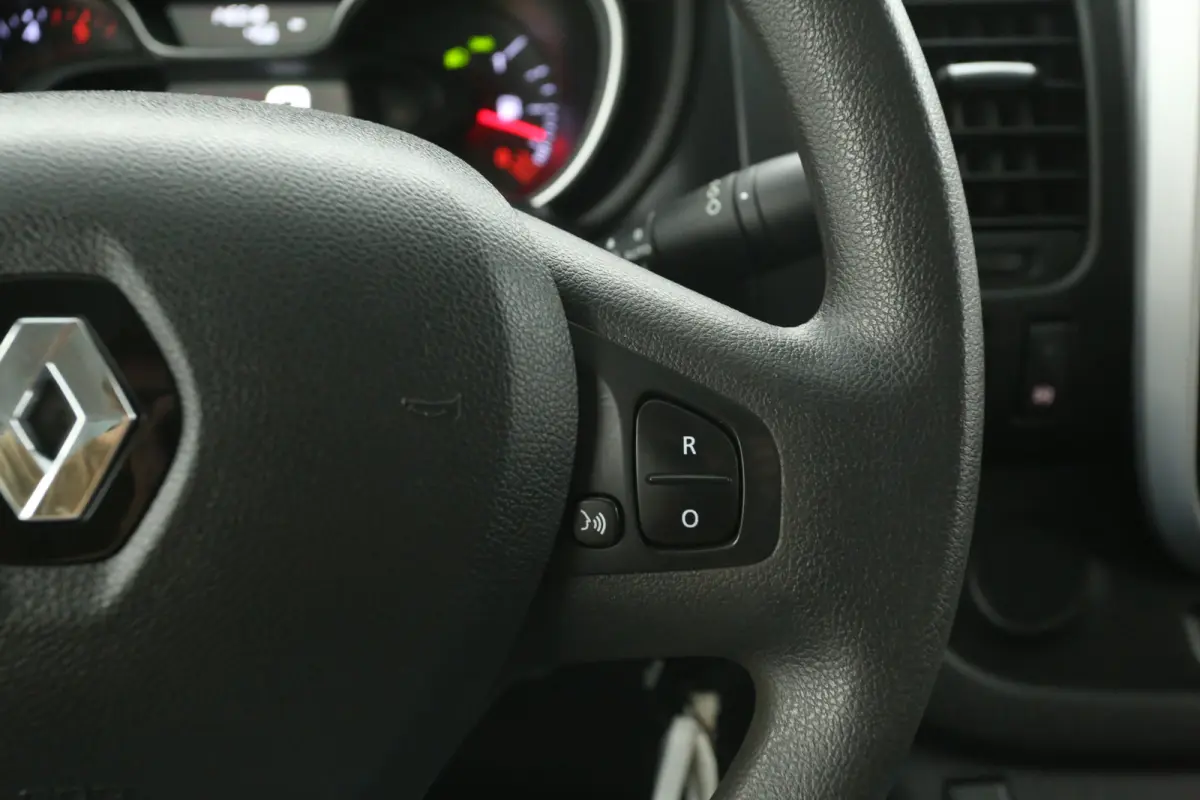 2.0 dCi L2H1 | Airco | Cruise | Camera | Carplay | 3 Zits | Trekhaak | Navi | Parkeersens.