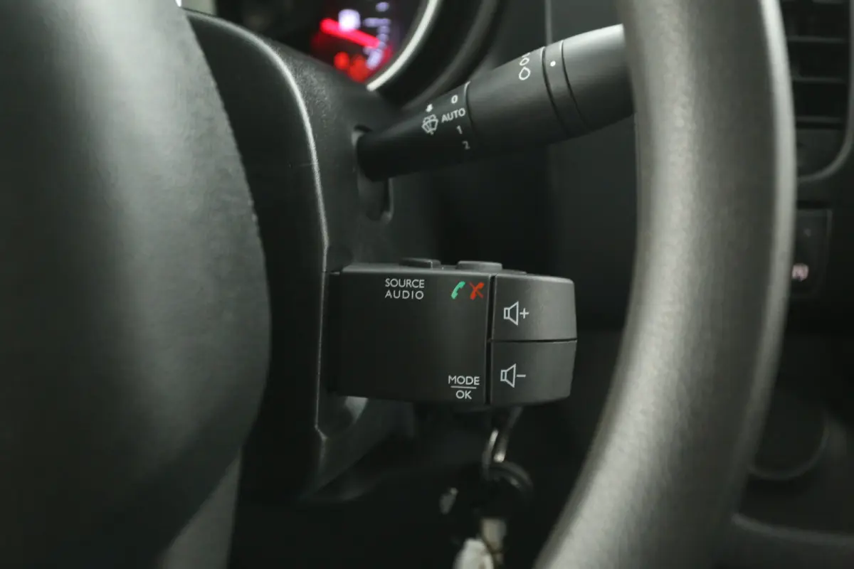 2.0 dCi L2H1 | Airco | Cruise | Camera | Carplay | 3 Zits | Trekhaak | Navi | Parkeersens.