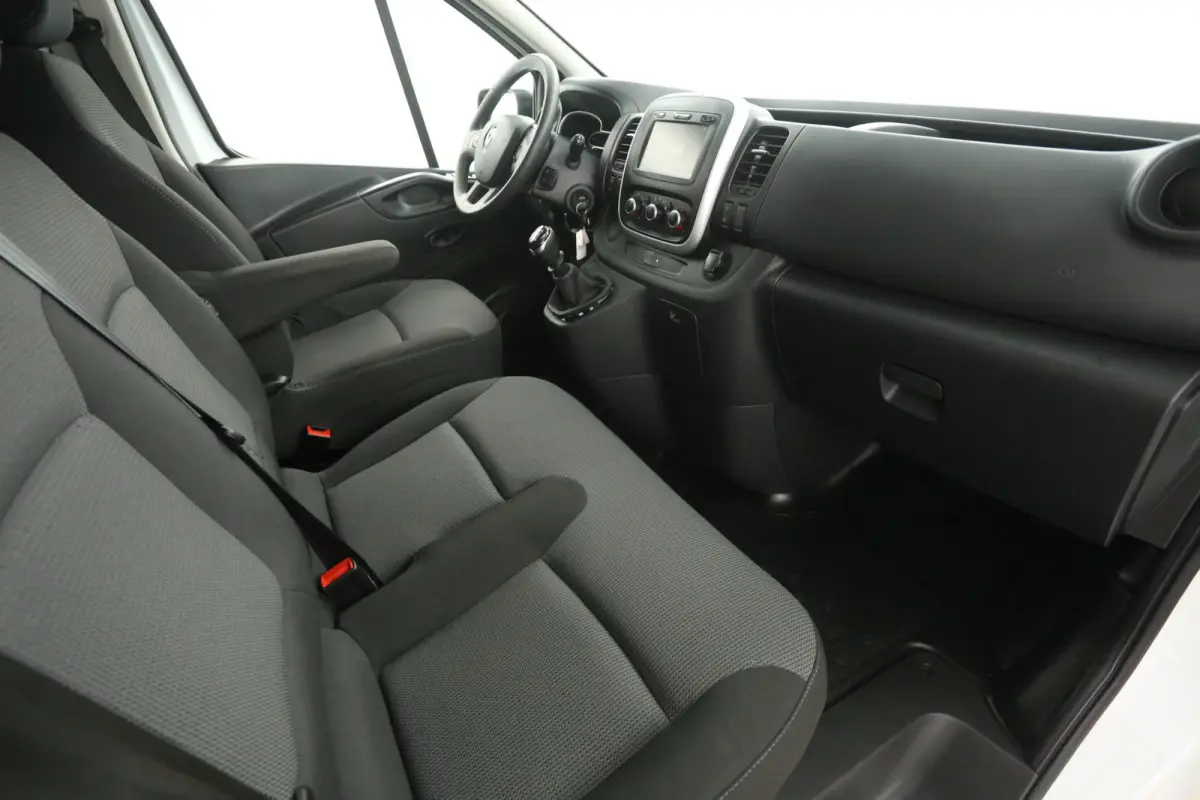2.0 dCi L2H1 | Airco | Cruise | Camera | Carplay | 3 Zits | Trekhaak | Navi | Parkeersens.