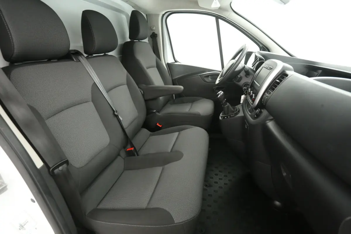 2.0 dCi L2H1 | Airco | Cruise | Camera | Carplay | 3 Zits | Trekhaak | Navi | Parkeersens.
