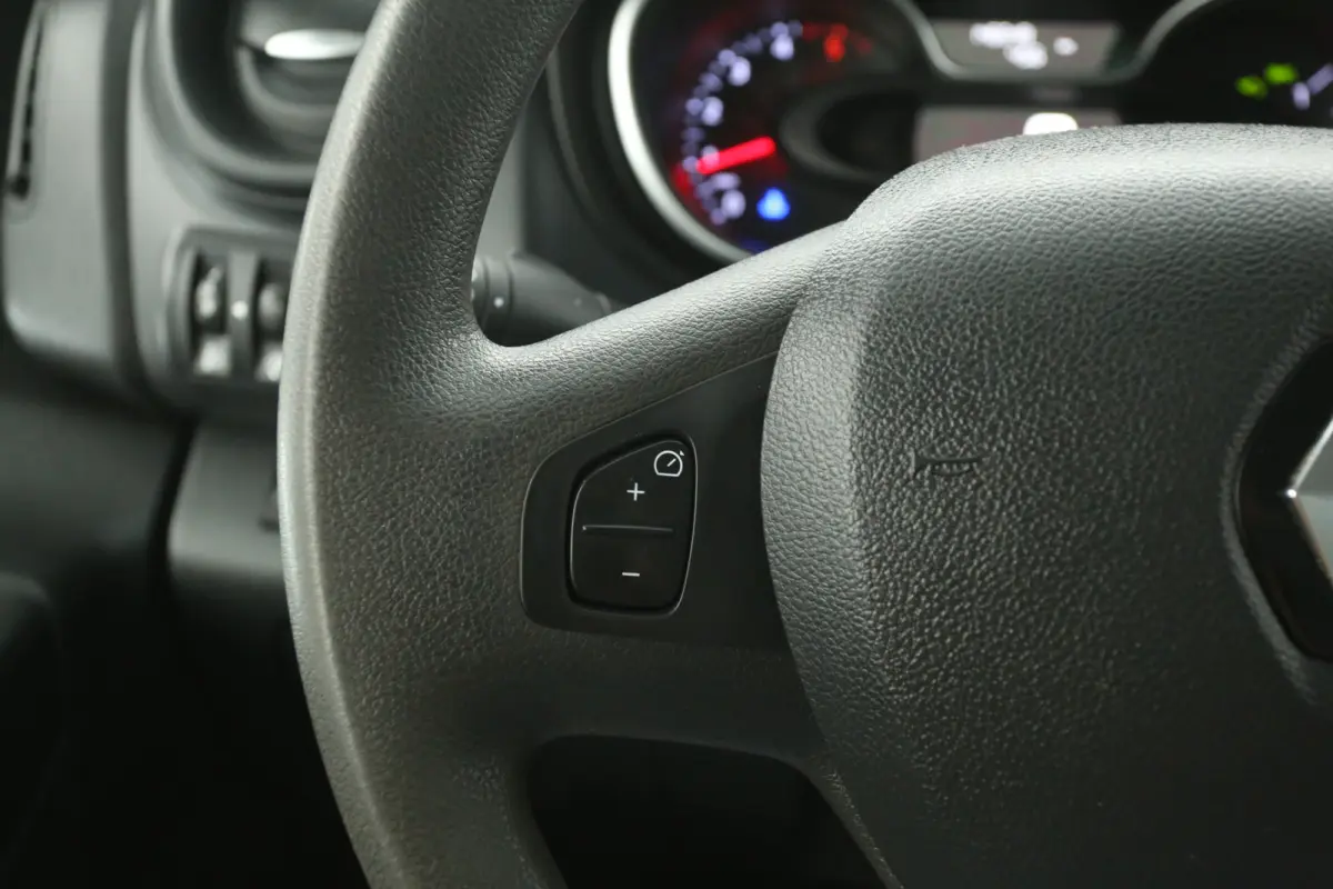 2.0 dCi L2H1 | Airco | Cruise | Camera | Carplay | 3 Zits | Trekhaak | Navi | Parkeersens.