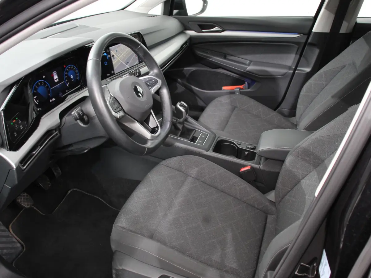 1.0 TSI 110pk Life Digitale Cockpit  Sfeerverlichting Cruise Control Climate Control Parkeer sensoren Navigatie Apple Carplay/Android Auto  Keyless start