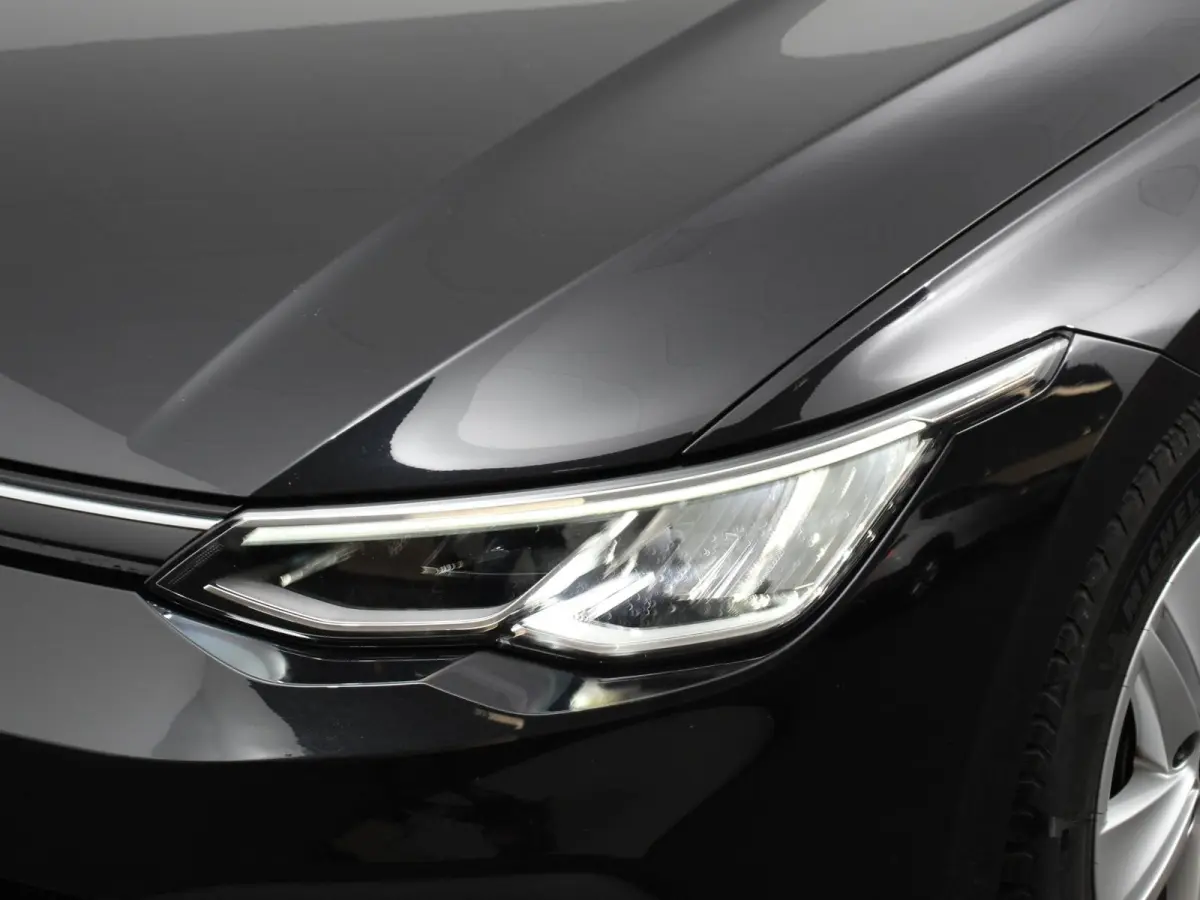 1.0 TSI 110pk Life Digitale Cockpit  Sfeerverlichting Cruise Control Climate Control Parkeer sensoren Navigatie Apple Carplay/Android Auto  Keyless start