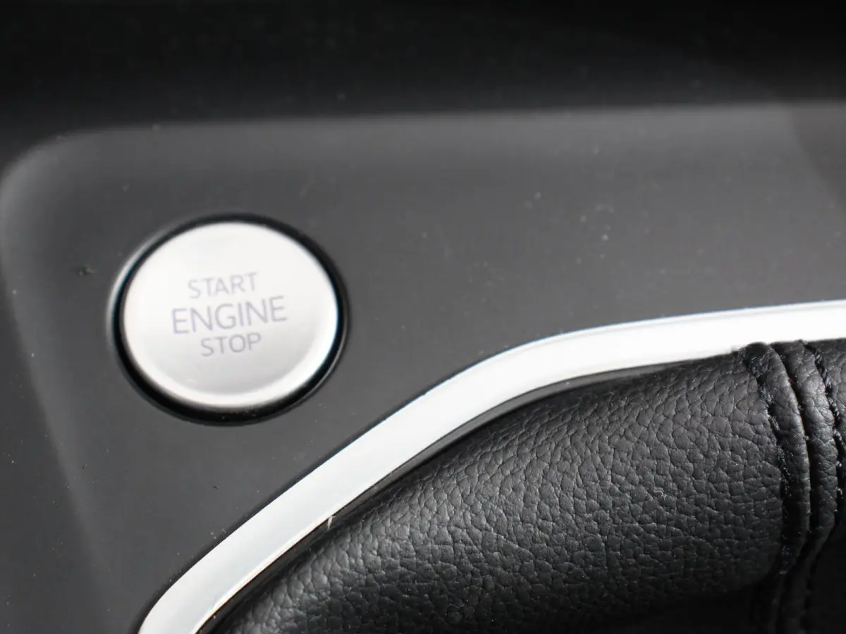 1.0 TSI 110pk Life Digitale Cockpit  Sfeerverlichting Cruise Control Climate Control Parkeer sensoren Navigatie Apple Carplay/Android Auto  Keyless start