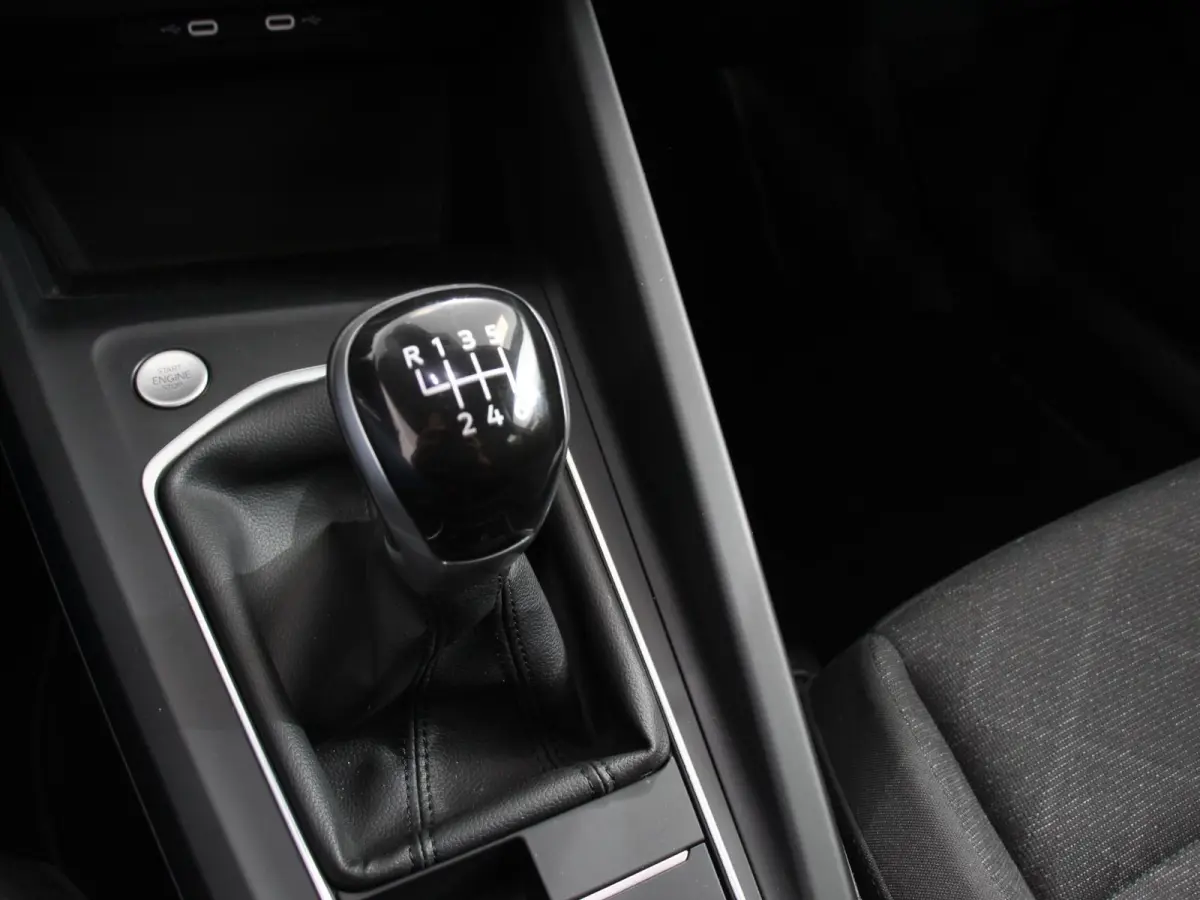 1.0 TSI 110pk Life Digitale Cockpit  Sfeerverlichting Cruise Control Climate Control Parkeer sensoren Navigatie Apple Carplay/Android Auto  Keyless start