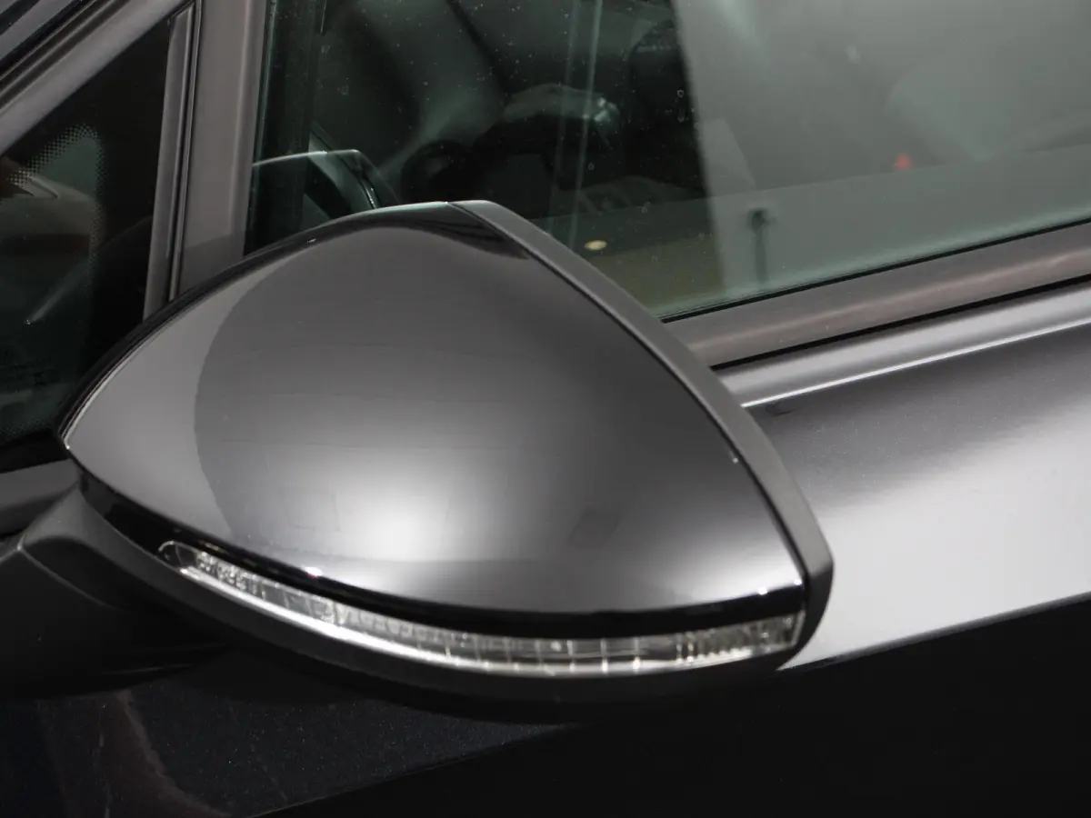 1.0 TSI 110pk Life Digitale Cockpit  Sfeerverlichting Cruise Control Climate Control Parkeer sensoren Navigatie Apple Carplay/Android Auto  Keyless start