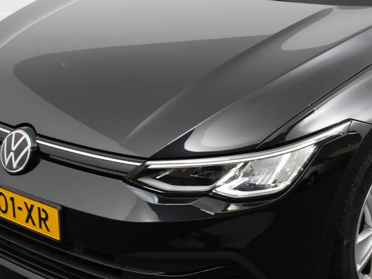 1.0 TSI 110pk Life Digitale Cockpit  Sfeerverlichting Cruise Control Climate Control Parkeer sensoren Navigatie Apple Carplay/Android Auto  Keyless start