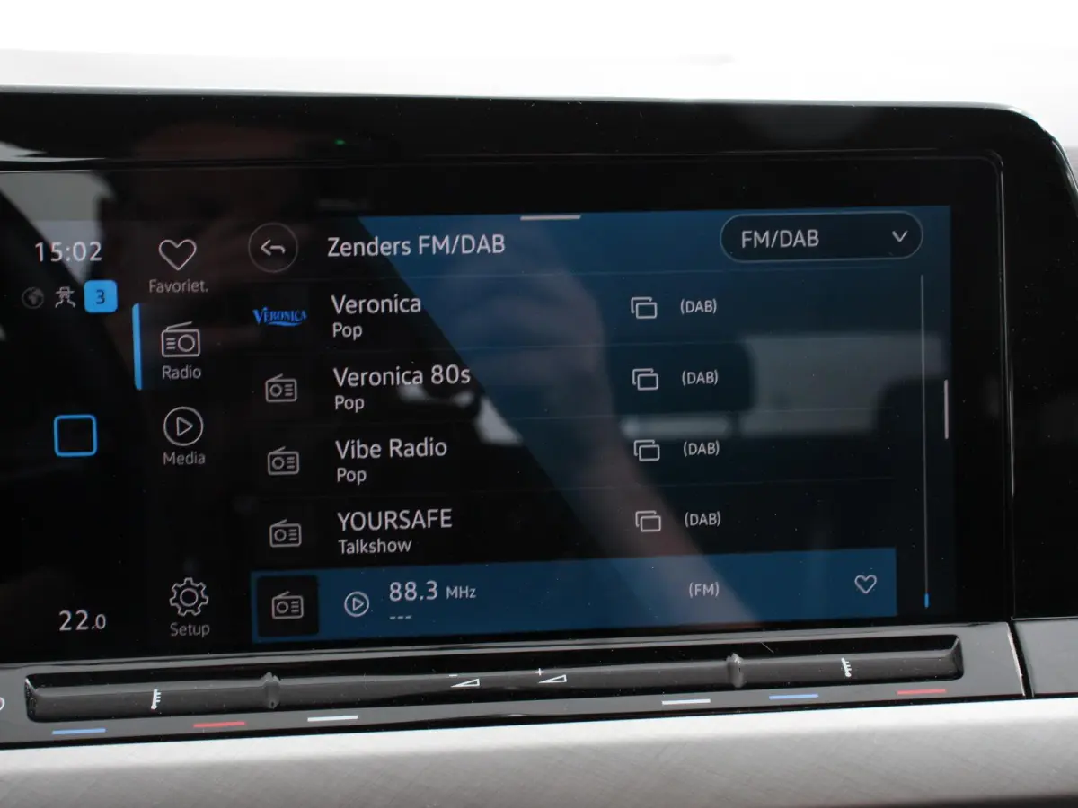 1.0 TSI 110pk Life Digitale Cockpit  Sfeerverlichting Cruise Control Climate Control Parkeer sensoren Navigatie Apple Carplay/Android Auto  Keyless start