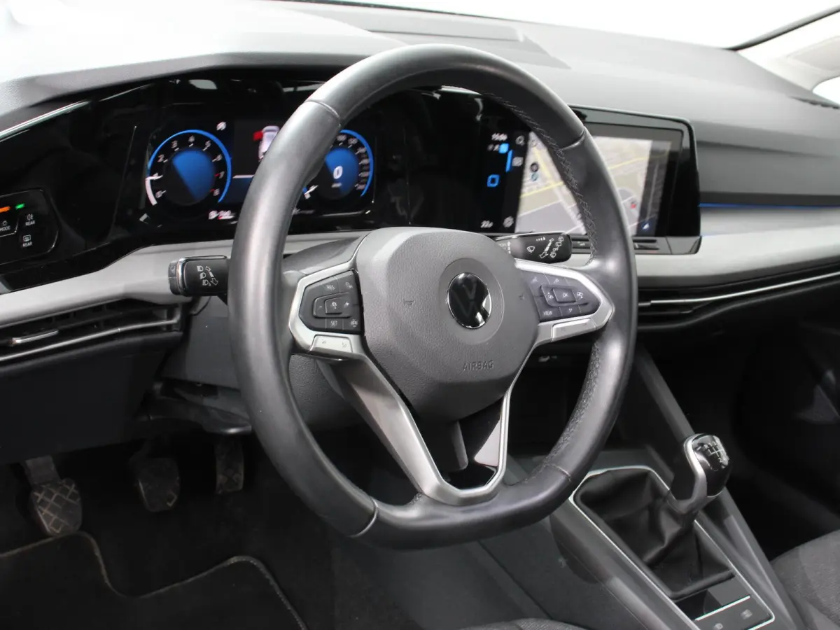 1.0 TSI 110pk Life Digitale Cockpit  Sfeerverlichting Cruise Control Climate Control Parkeer sensoren Navigatie Apple Carplay/Android Auto  Keyless start