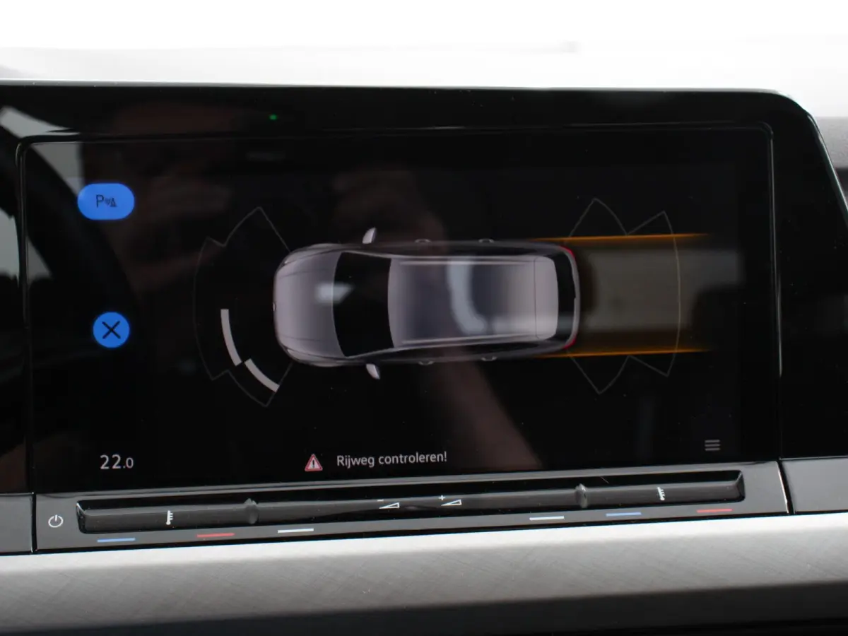 1.0 TSI 110pk Life Digitale Cockpit  Sfeerverlichting Cruise Control Climate Control Parkeer sensoren Navigatie Apple Carplay/Android Auto  Keyless start
