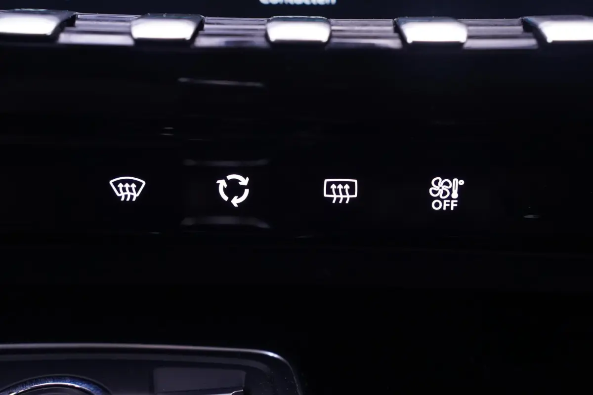 1.6 HYbrid Active Pack Business SOH 96% automaat Camera DAB-ontvangst Clima Cruise Navi PDC v+a Apple Carplay Led-verlichting Digi-cockpit 17"-lmv