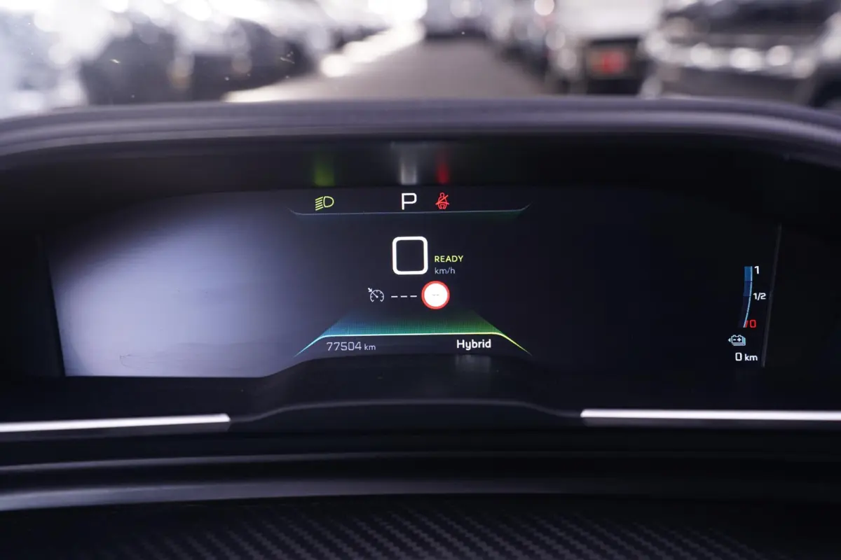 1.6 HYbrid Active Pack Business SOH 96% automaat Camera DAB-ontvangst Clima Cruise Navi PDC v+a Apple Carplay Led-verlichting Digi-cockpit 17"-lmv