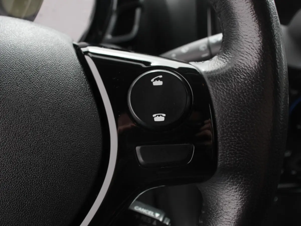 1.0 VTi Feel Airco Bluetooth Led DAB 5 deurs