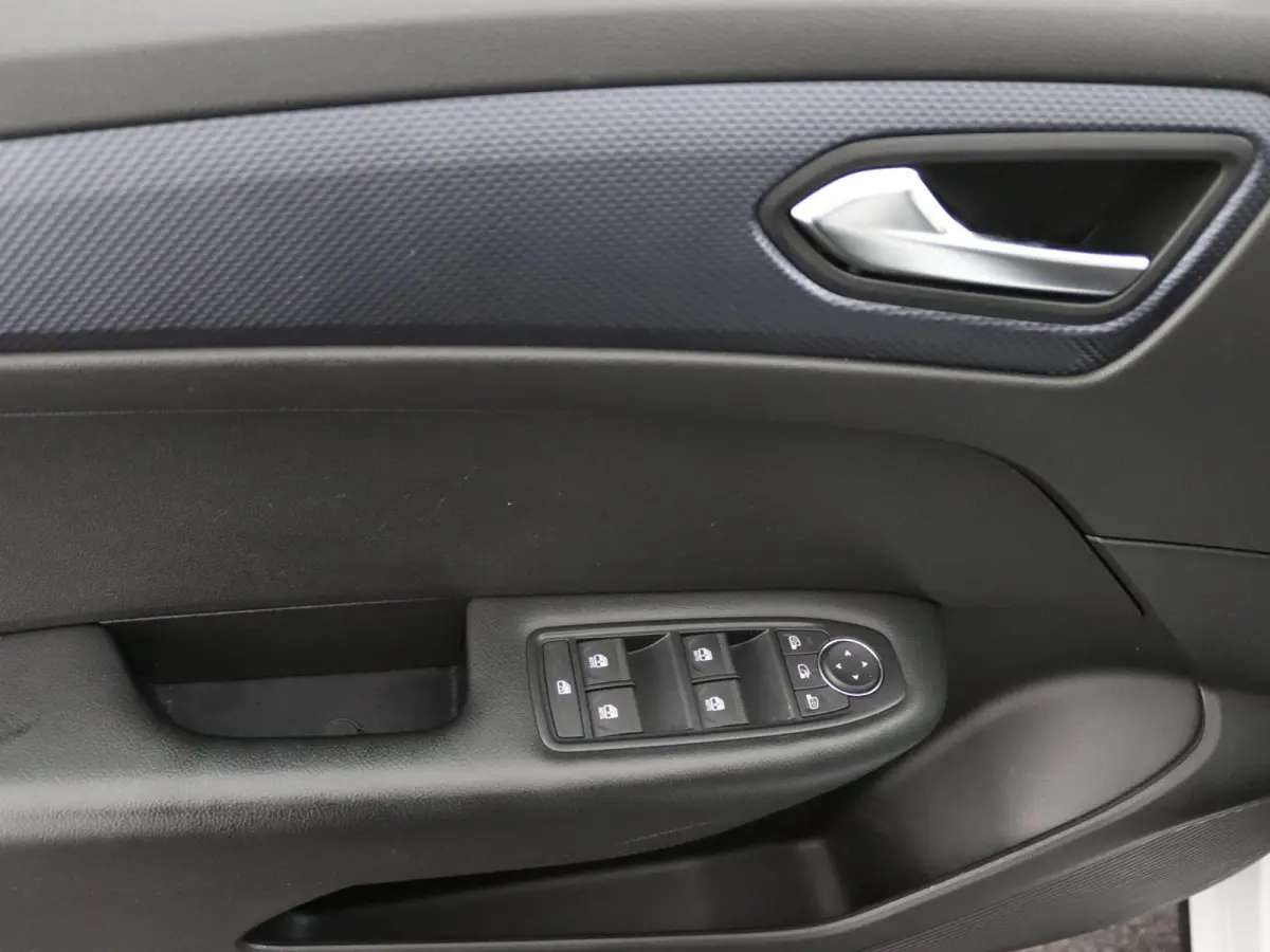 evolution E-Tech full hybrid 145 | Navigatie | Achteruitrijcamera |