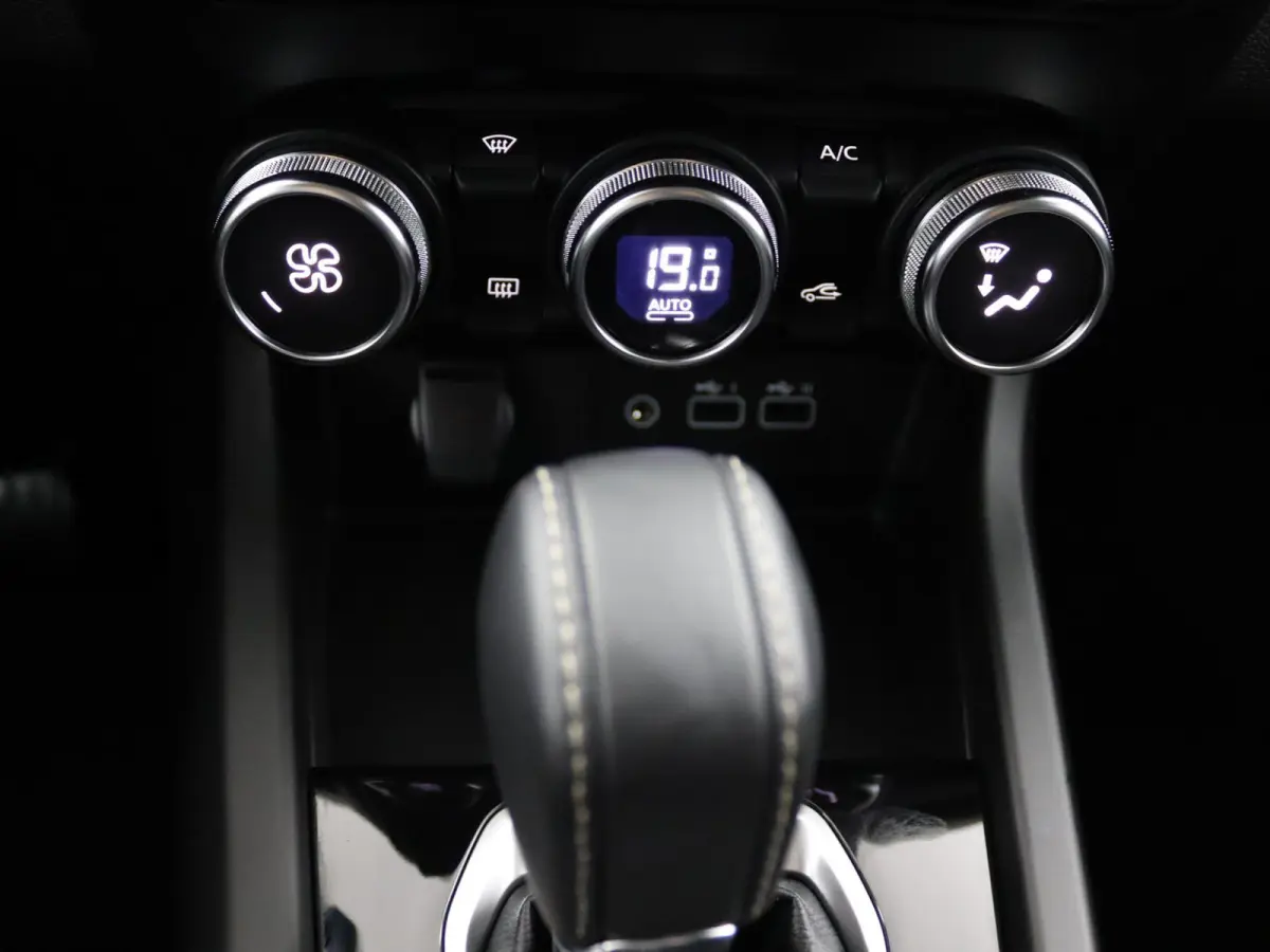evolution E-Tech full hybrid 145 | Navigatie | Achteruitrijcamera |