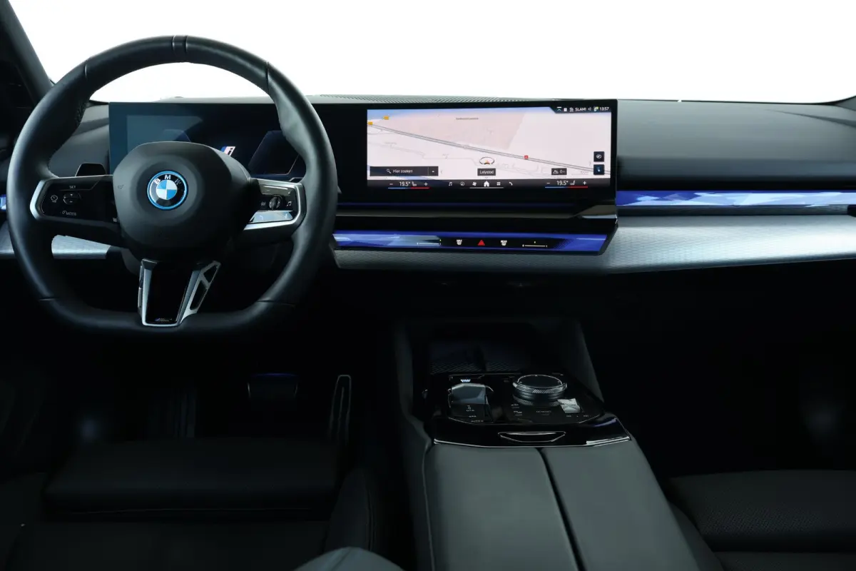 eDrive40 M Sport Edition 84 kWh | SoH 99% | M-Sport Pakket | Trekhaak | Leder | Elektr. Stoelen | Stoelverwarming | Head-Up | Harman Kardon | Active Cruise |