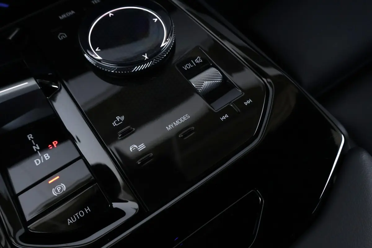 eDrive40 M Sport Edition 84 kWh | SoH 99% | M-Sport Pakket | Trekhaak | Leder | Elektr. Stoelen | Stoelverwarming | Head-Up | Harman Kardon | Active Cruise |