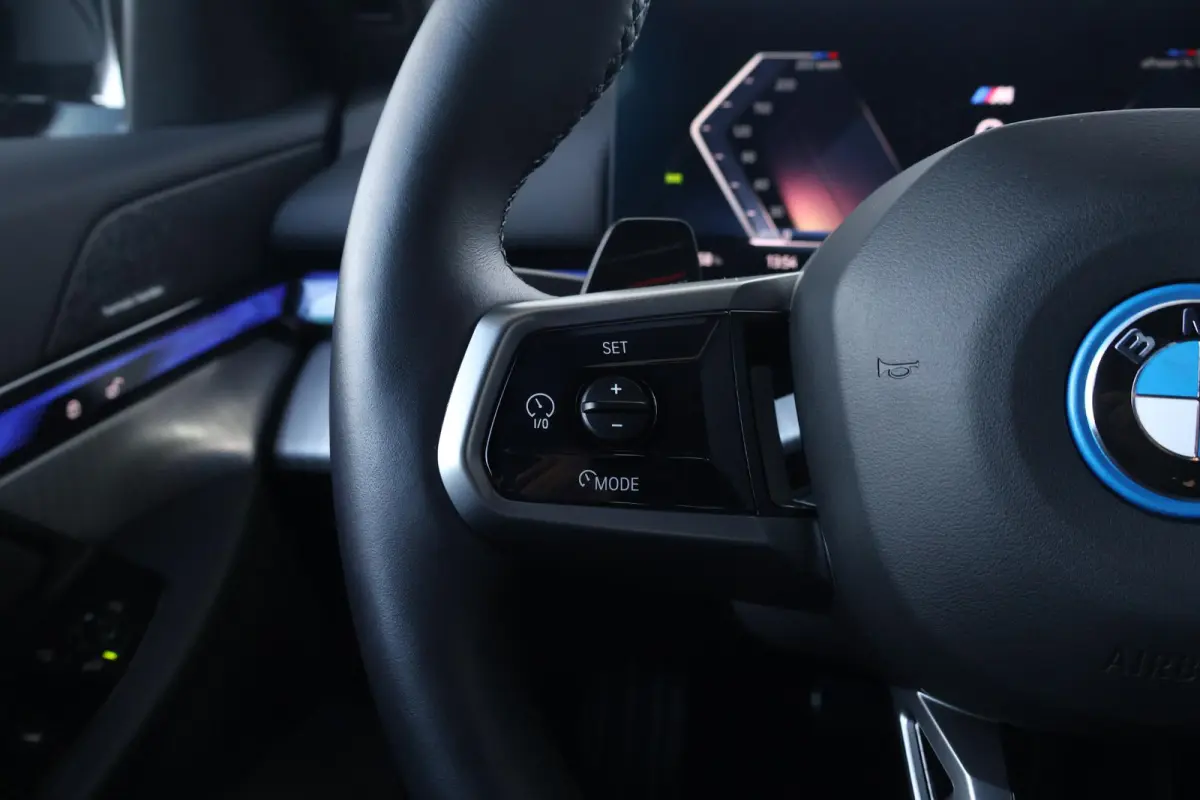 eDrive40 M Sport Edition 84 kWh | SoH 99% | M-Sport Pakket | Trekhaak | Leder | Elektr. Stoelen | Stoelverwarming | Head-Up | Harman Kardon | Active Cruise |