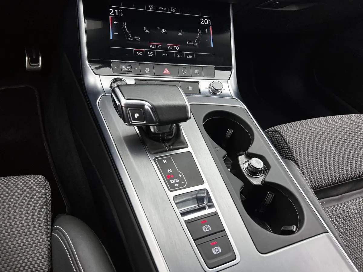 45 TFSI S Edition | APPLE CARPLAY | ANDROID AUTO | S-LINE | ACHTERUITRIJCAMERA | PARKEERSENSOREN | ELEKTRISCHE ACHTERKLEP | NAVIGATIE | ELEKTRISCHE STOELEN | MEMORY | CRUISE CONTROL | DIGITA