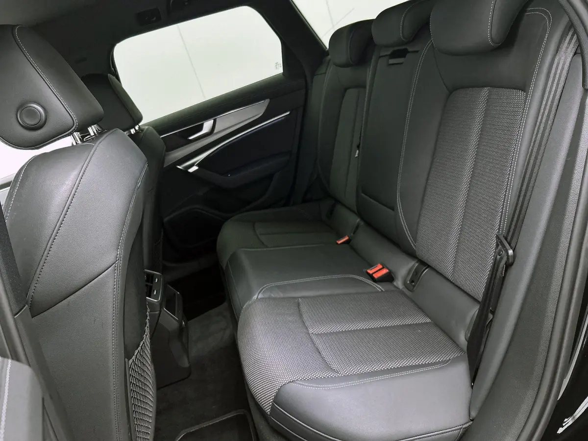 45 TFSI S Edition | APPLE CARPLAY | ANDROID AUTO | S-LINE | ACHTERUITRIJCAMERA | PARKEERSENSOREN | ELEKTRISCHE ACHTERKLEP | NAVIGATIE | ELEKTRISCHE STOELEN | MEMORY | CRUISE CONTROL | DIGITA