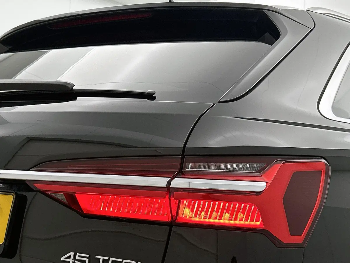 45 TFSI S Edition | APPLE CARPLAY | ANDROID AUTO | S-LINE | ACHTERUITRIJCAMERA | PARKEERSENSOREN | ELEKTRISCHE ACHTERKLEP | NAVIGATIE | ELEKTRISCHE STOELEN | MEMORY | CRUISE CONTROL | DIGITA