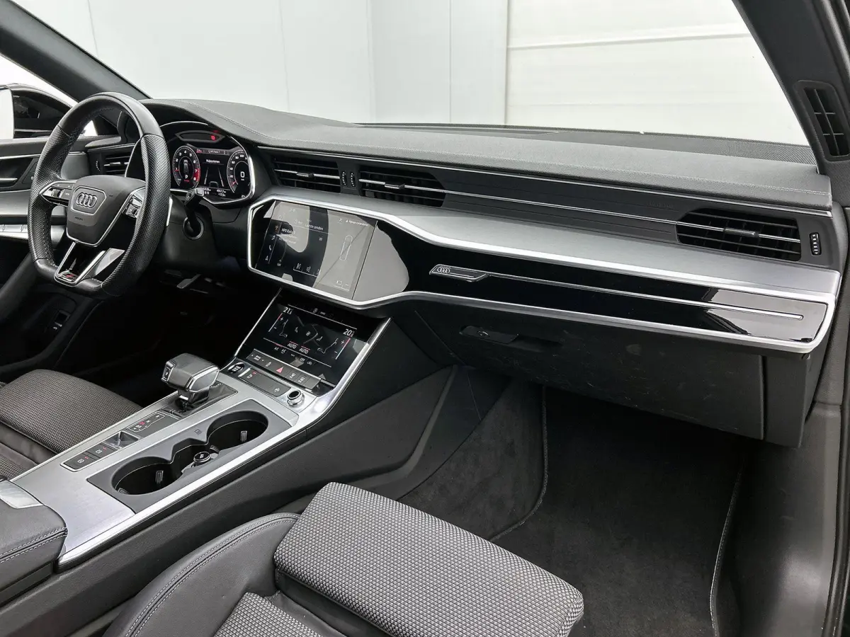 45 TFSI S Edition | APPLE CARPLAY | ANDROID AUTO | S-LINE | ACHTERUITRIJCAMERA | PARKEERSENSOREN | ELEKTRISCHE ACHTERKLEP | NAVIGATIE | ELEKTRISCHE STOELEN | MEMORY | CRUISE CONTROL | DIGITA
