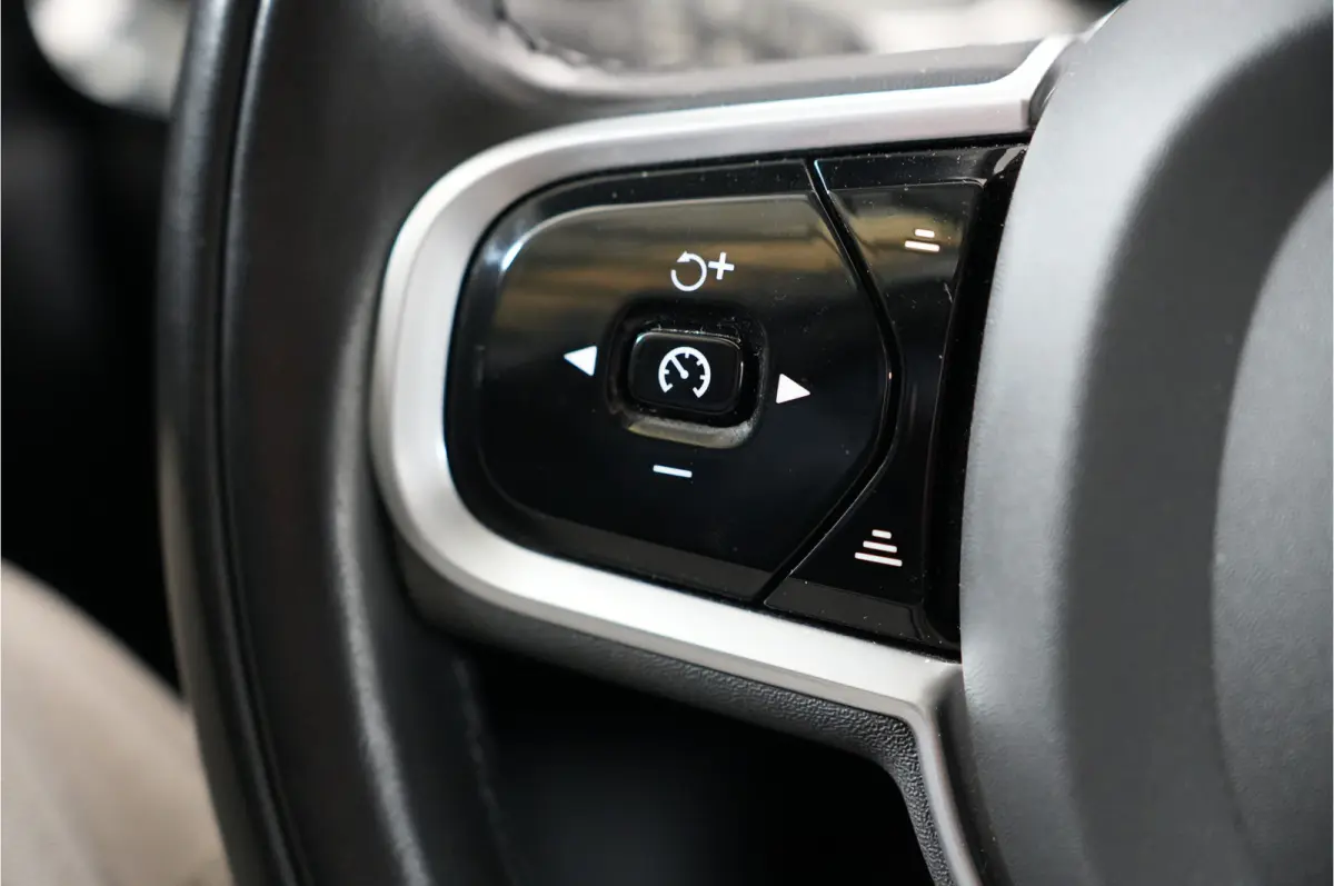 2.0 T8 Recharge 456 pk PHEV Plus Bright AWD | SOH 96% | Pano | Adaptive Cruise | Stoelverw. | HK/DAB+ | El. achterklep | El. stl. verst. | Parkeerss. |