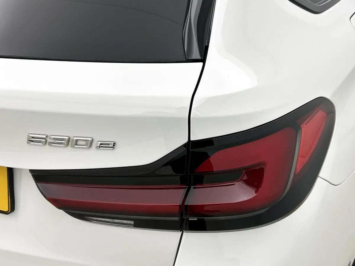 530e Business Edition Plus | PANORAMADAK | ACHTERUITRIJCAMERA | TREKHAAK | HARMAN KARDON | HEAD-UP | ELEKTRISCHE KOFFERKLEP | STOELVERWARMING | CLIMATE CONTROL | ADAPTIVE CRUISE CONTROL | AP