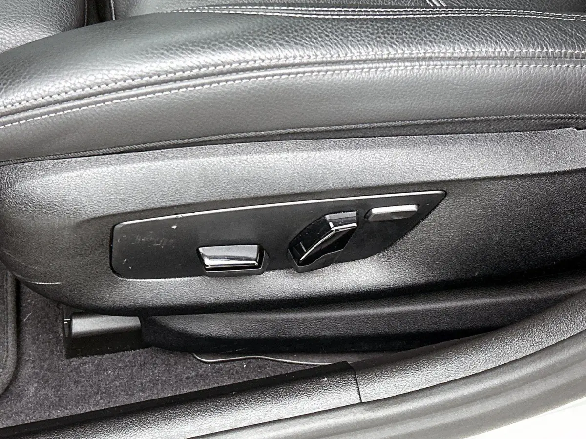 530e Business Edition Plus | PANORAMADAK | ACHTERUITRIJCAMERA | TREKHAAK | HARMAN KARDON | HEAD-UP | ELEKTRISCHE KOFFERKLEP | STOELVERWARMING | CLIMATE CONTROL | ADAPTIVE CRUISE CONTROL | AP