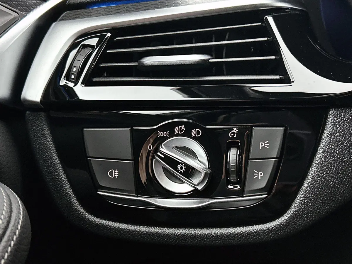530e Business Edition Plus | PANORAMADAK | ACHTERUITRIJCAMERA | TREKHAAK | HARMAN KARDON | HEAD-UP | ELEKTRISCHE KOFFERKLEP | STOELVERWARMING | CLIMATE CONTROL | ADAPTIVE CRUISE CONTROL | AP
