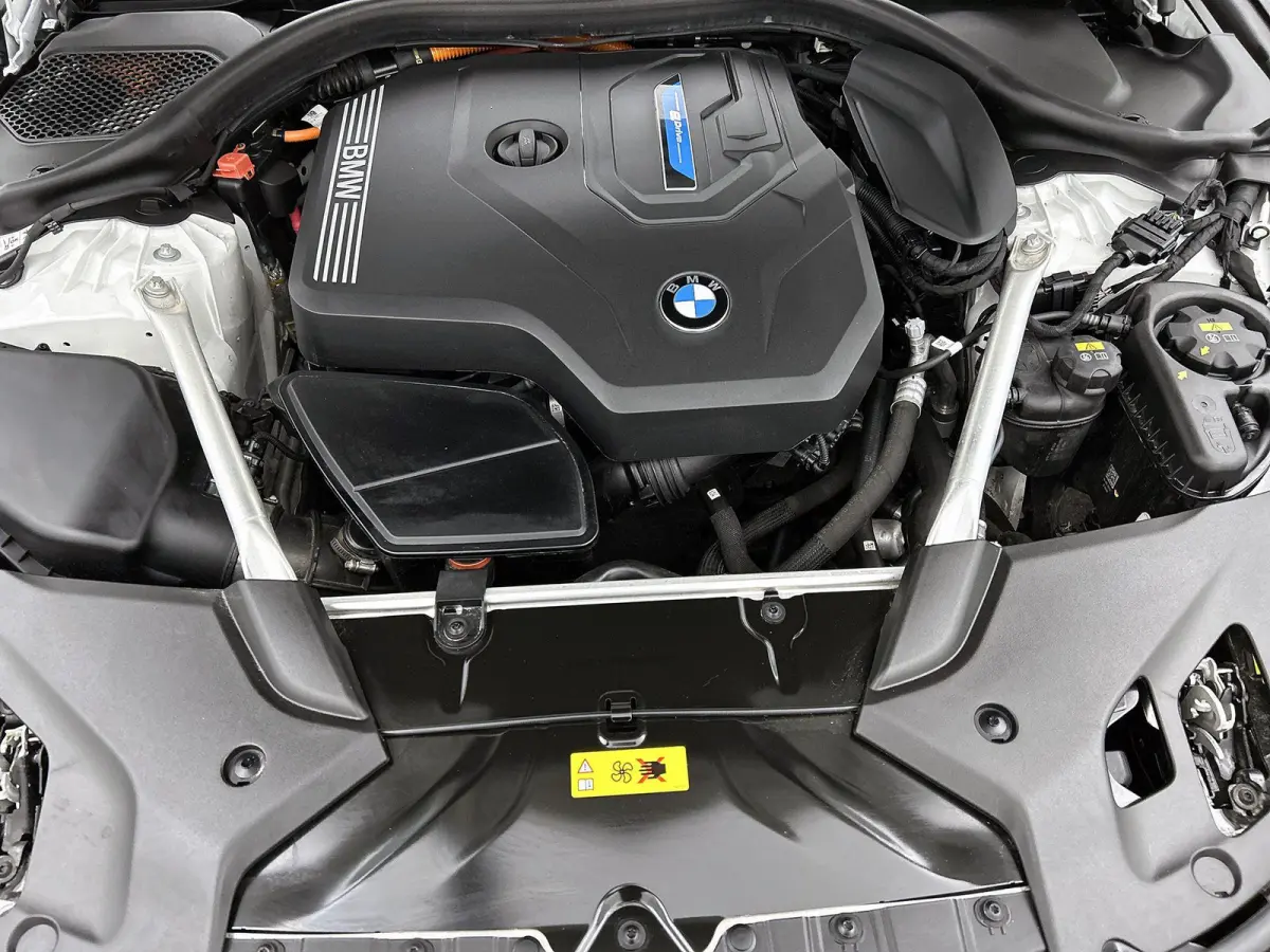 530e Business Edition Plus | PANORAMADAK | ACHTERUITRIJCAMERA | TREKHAAK | HARMAN KARDON | HEAD-UP | ELEKTRISCHE KOFFERKLEP | STOELVERWARMING | CLIMATE CONTROL | ADAPTIVE CRUISE CONTROL | AP