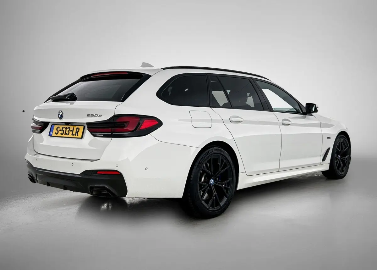 530e Business Edition Plus | PANORAMADAK | ACHTERUITRIJCAMERA | TREKHAAK | HARMAN KARDON | HEAD-UP | ELEKTRISCHE KOFFERKLEP | STOELVERWARMING | CLIMATE CONTROL | ADAPTIVE CRUISE CONTROL | AP