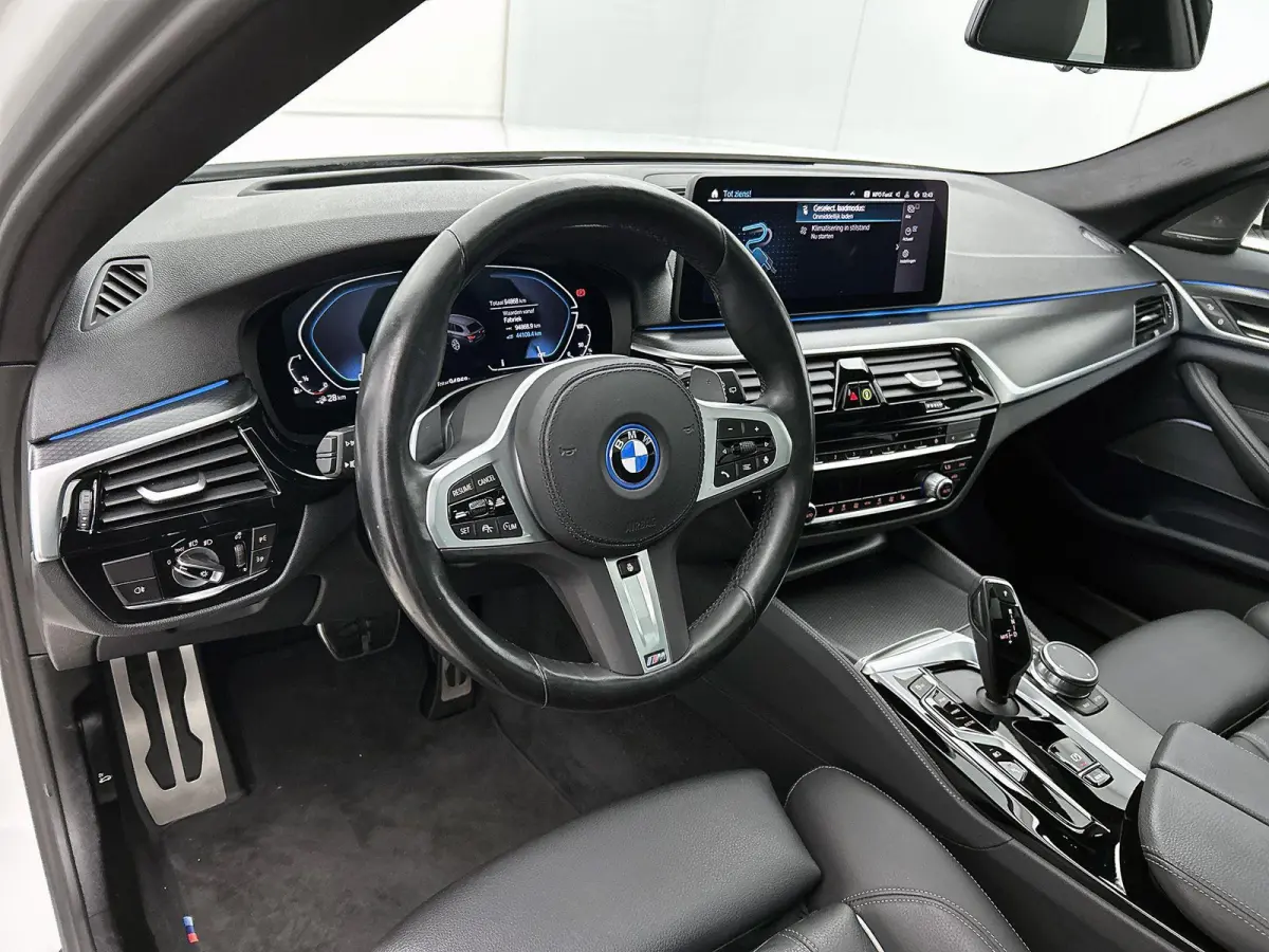 530e Business Edition Plus | PANORAMADAK | ACHTERUITRIJCAMERA | TREKHAAK | HARMAN KARDON | HEAD-UP | ELEKTRISCHE KOFFERKLEP | STOELVERWARMING | CLIMATE CONTROL | ADAPTIVE CRUISE CONTROL | AP