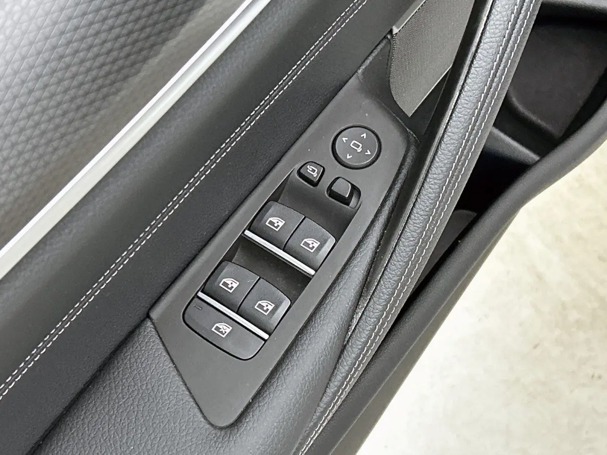 530e Business Edition Plus | PANORAMADAK | ACHTERUITRIJCAMERA | TREKHAAK | HARMAN KARDON | HEAD-UP | ELEKTRISCHE KOFFERKLEP | STOELVERWARMING | CLIMATE CONTROL | ADAPTIVE CRUISE CONTROL | AP