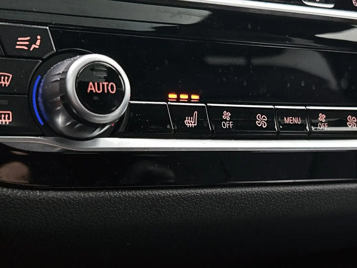530e Business Edition Plus | PANORAMADAK | ACHTERUITRIJCAMERA | TREKHAAK | HARMAN KARDON | HEAD-UP | ELEKTRISCHE KOFFERKLEP | STOELVERWARMING | CLIMATE CONTROL | ADAPTIVE CRUISE CONTROL | AP