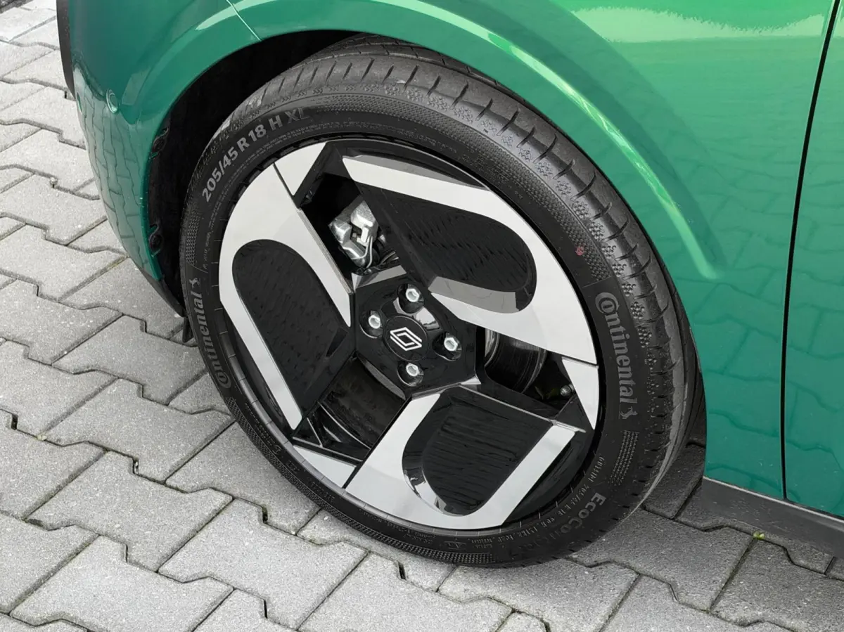 Urban Range Techno 27.5 kWh | Carplay | 18 inch LMV | Camera