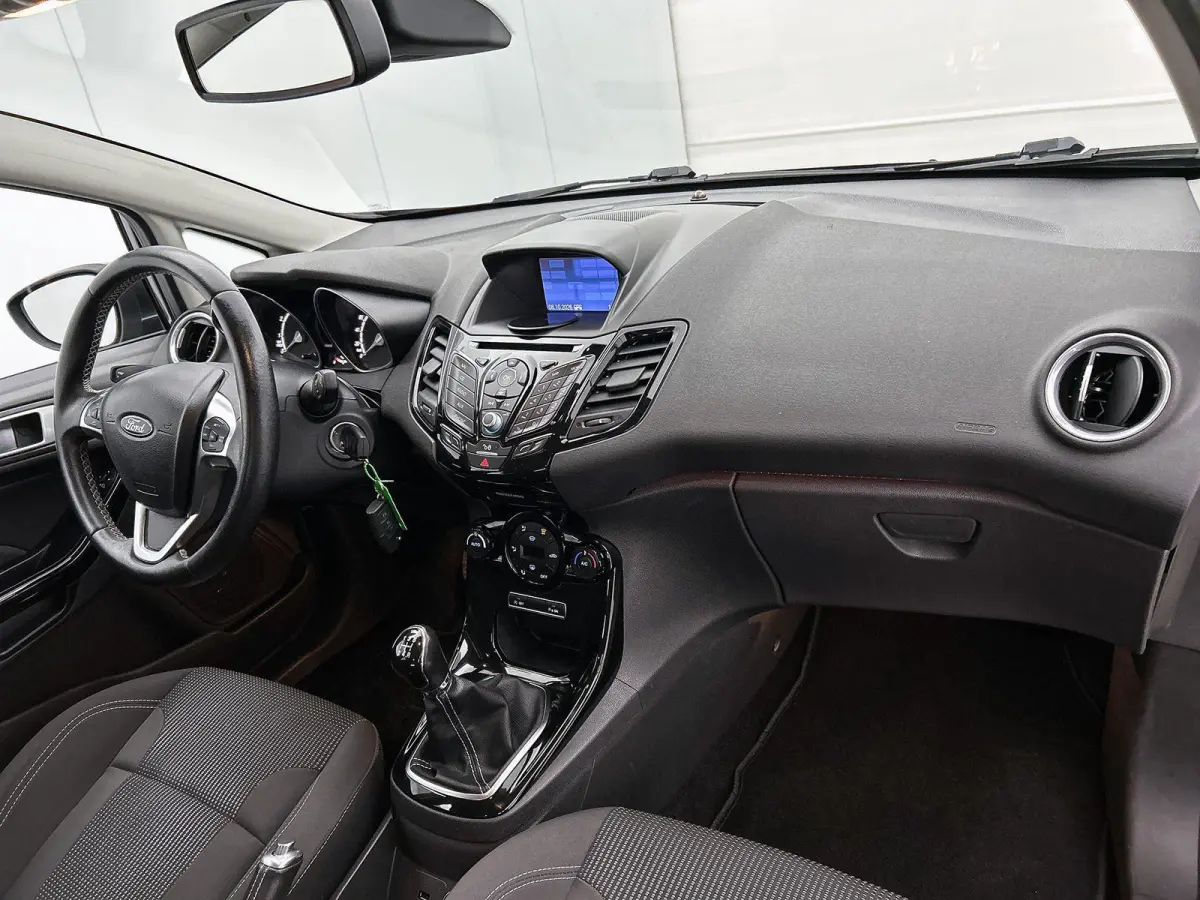 1.0 EcoBoost Titanium | WORDT VERWACHT | CLIMATE CONTROL | PARKEERSENSOREN | MULTIFUNCTIONEEL STUURWIEL |