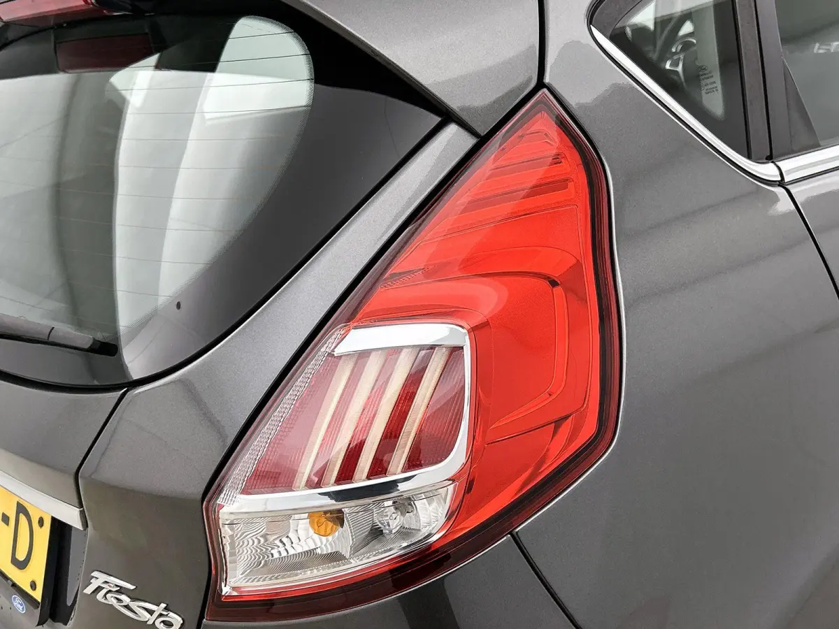 1.0 EcoBoost Titanium | WORDT VERWACHT | CLIMATE CONTROL | PARKEERSENSOREN | MULTIFUNCTIONEEL STUURWIEL |