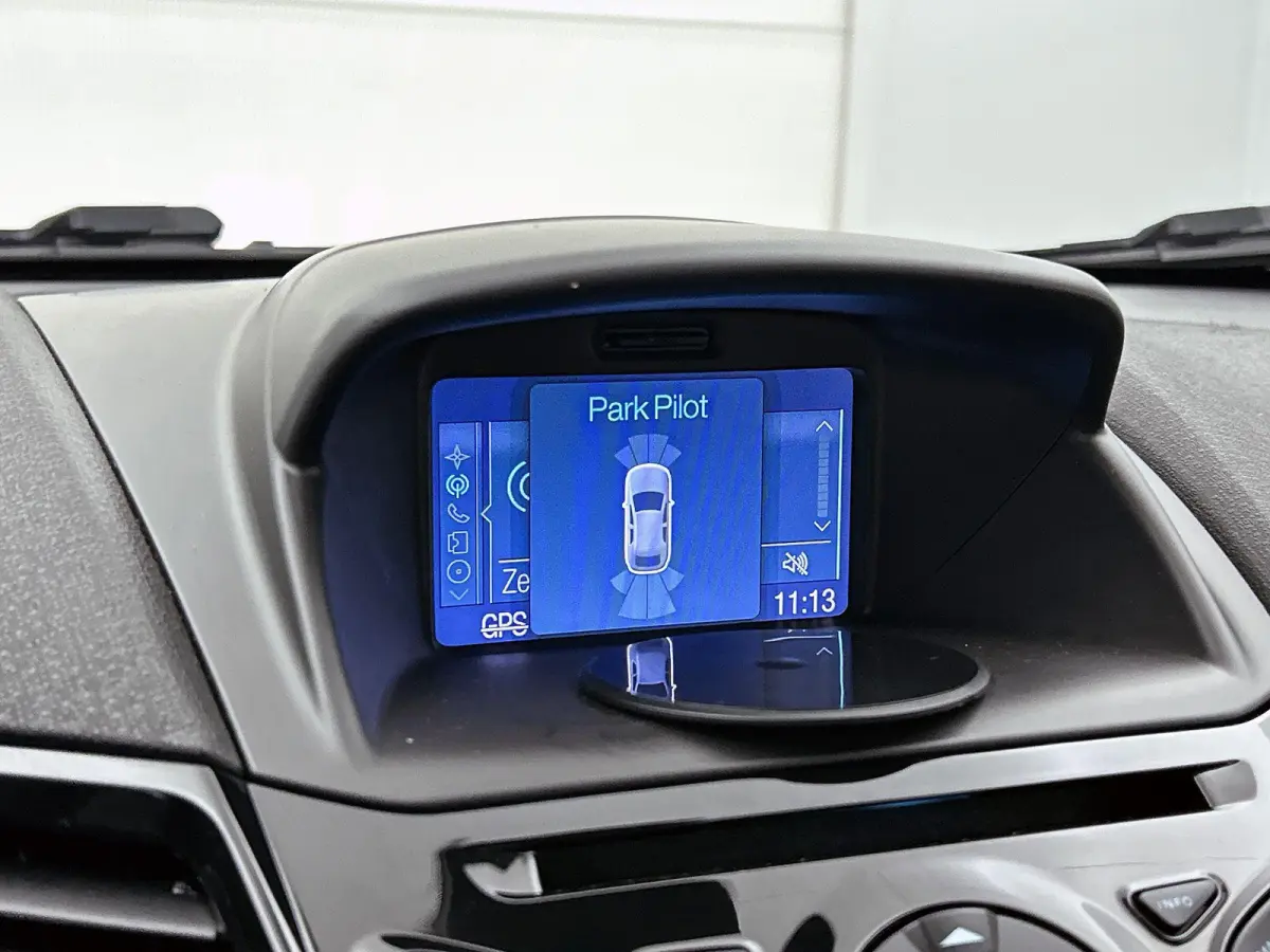 1.0 EcoBoost Titanium | WORDT VERWACHT | CLIMATE CONTROL | PARKEERSENSOREN | MULTIFUNCTIONEEL STUURWIEL |