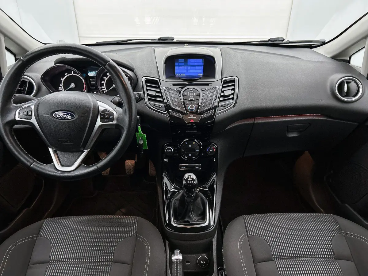 1.0 EcoBoost Titanium | WORDT VERWACHT | CLIMATE CONTROL | PARKEERSENSOREN | MULTIFUNCTIONEEL STUURWIEL |