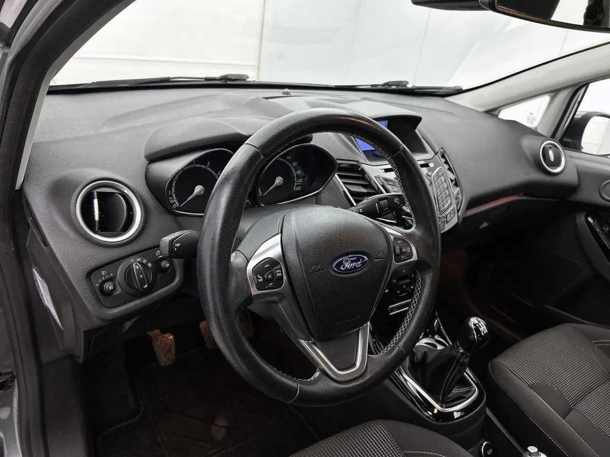 1.0 EcoBoost Titanium | WORDT VERWACHT | CLIMATE CONTROL | PARKEERSENSOREN | MULTIFUNCTIONEEL STUURWIEL |