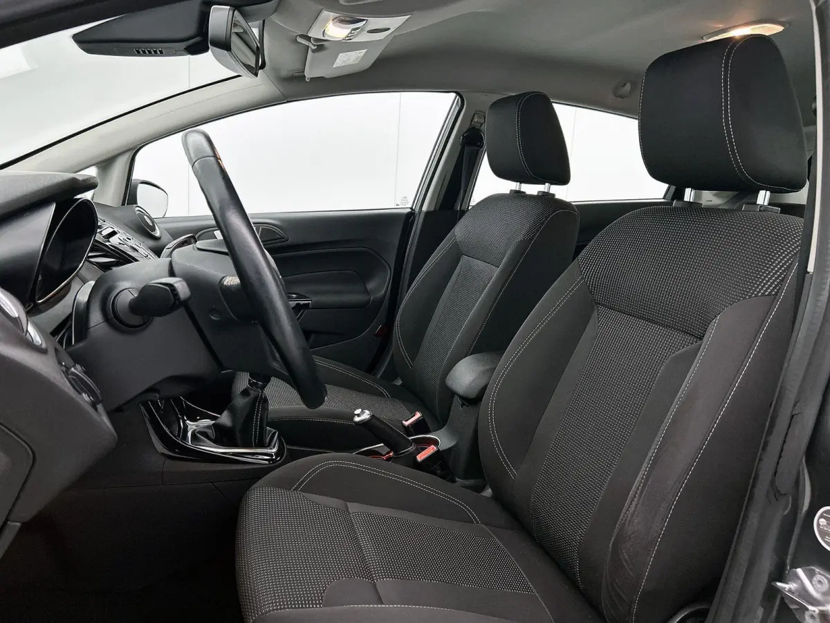1.0 EcoBoost Titanium | WORDT VERWACHT | CLIMATE CONTROL | PARKEERSENSOREN | MULTIFUNCTIONEEL STUURWIEL |