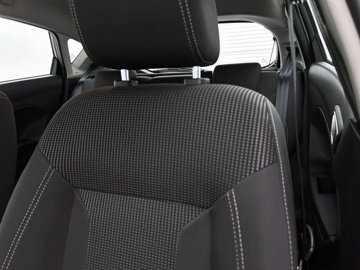 1.0 EcoBoost Titanium | WORDT VERWACHT | CLIMATE CONTROL | PARKEERSENSOREN | MULTIFUNCTIONEEL STUURWIEL |