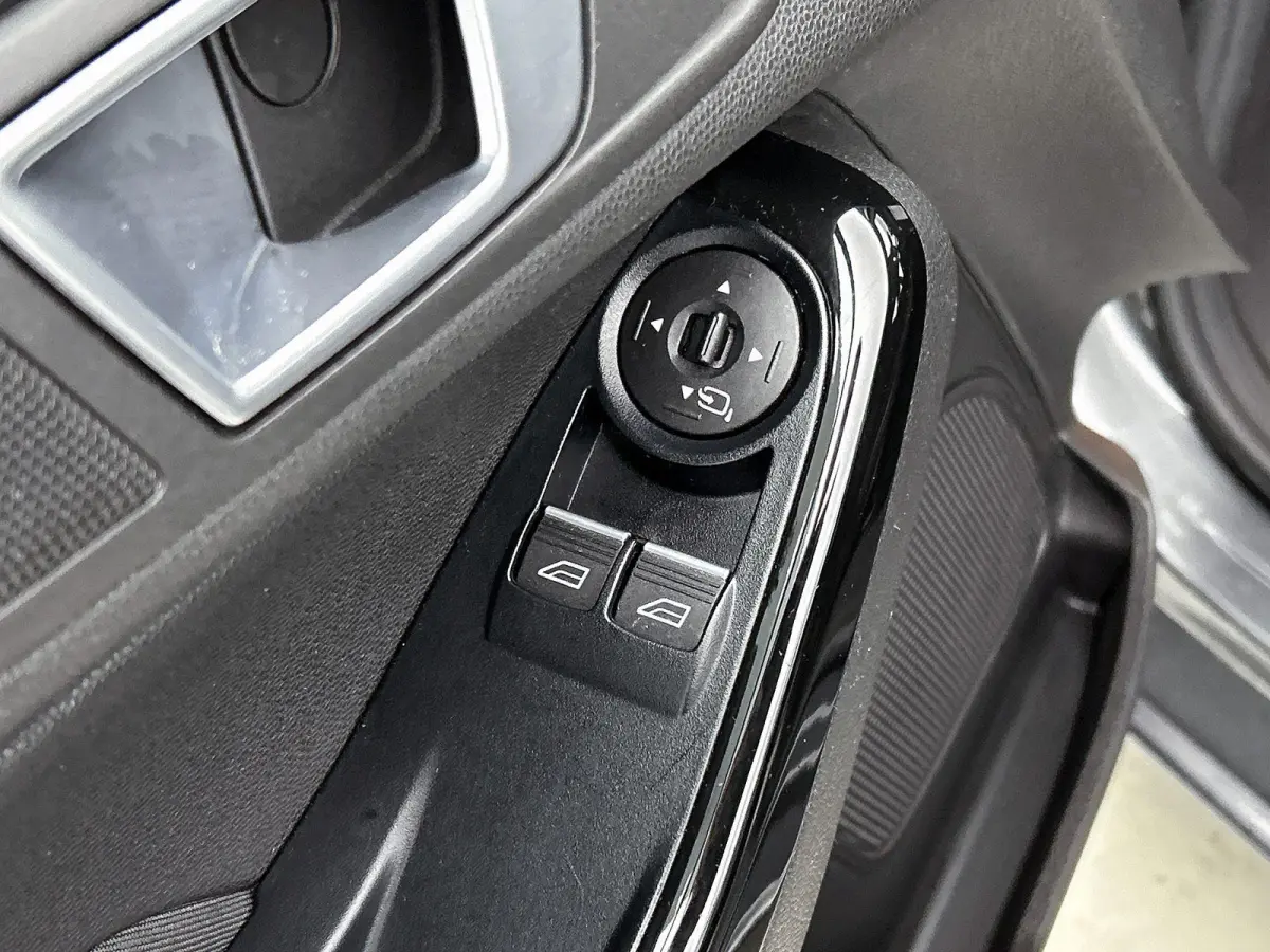 1.0 EcoBoost Titanium | WORDT VERWACHT | CLIMATE CONTROL | PARKEERSENSOREN | MULTIFUNCTIONEEL STUURWIEL |