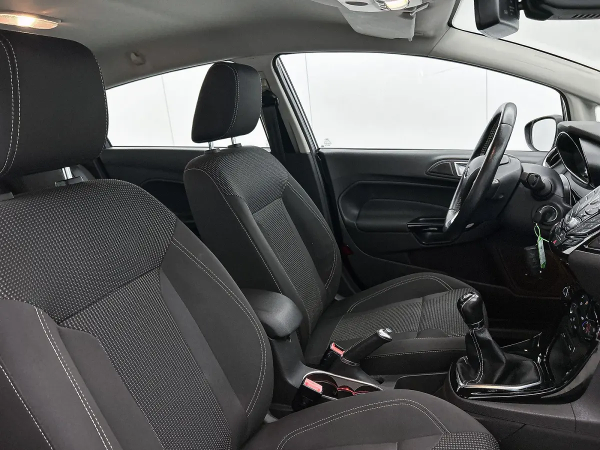 1.0 EcoBoost Titanium | WORDT VERWACHT | CLIMATE CONTROL | PARKEERSENSOREN | MULTIFUNCTIONEEL STUURWIEL |